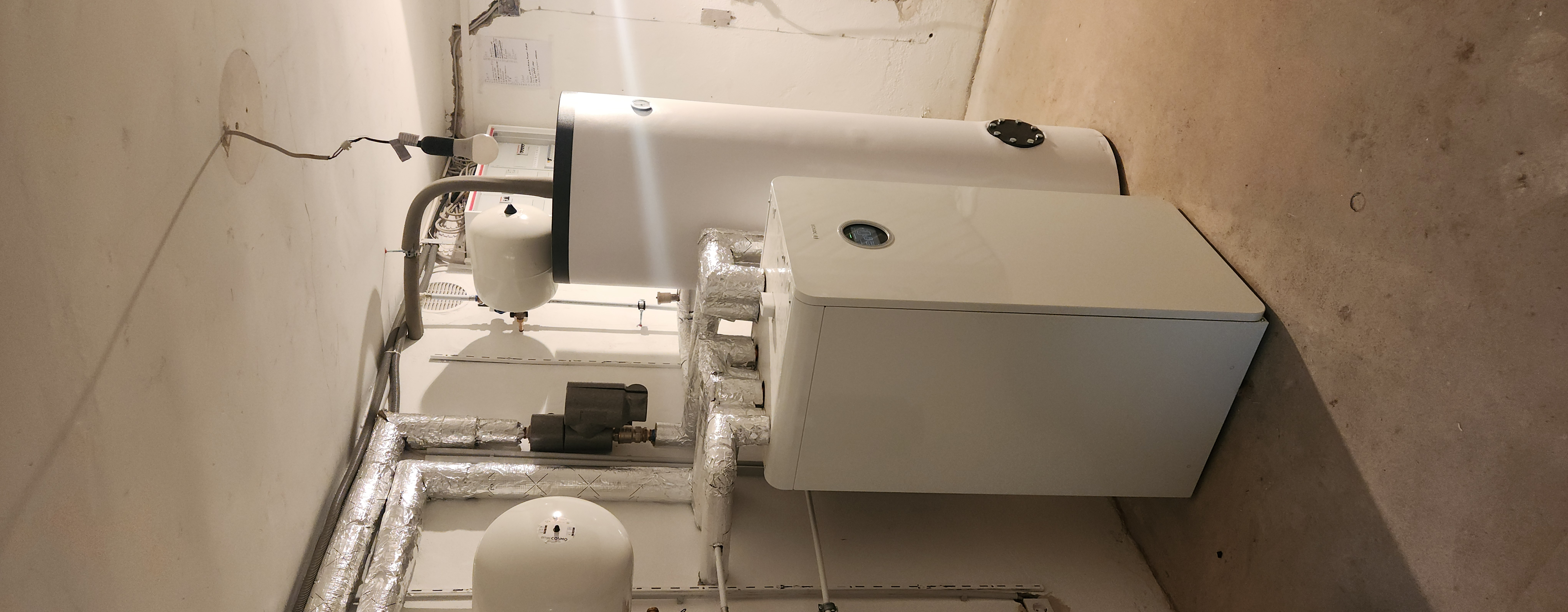 Bosch W&auml;rmepumpe mit Warmwasserspeicher