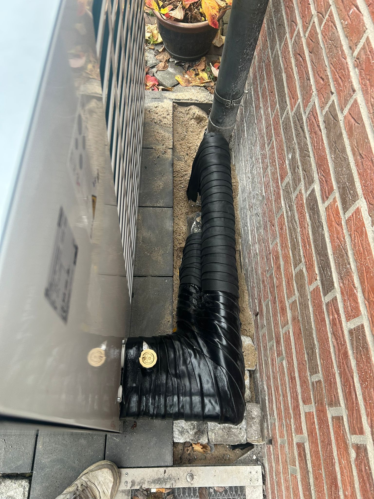 W&auml;rmepumpe Au&szlig;eneinheit am Wohnhaus